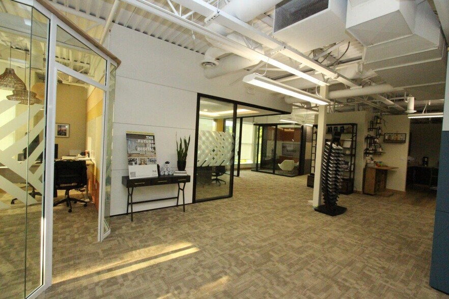 More Photos Of 2323 Boundary Rd, Vancouver Light Distribution For Sale