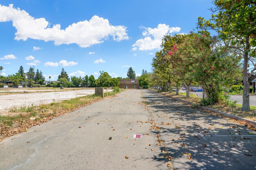 More Photos Of 1420 Howe Ave, Sacramento Land For Sale
