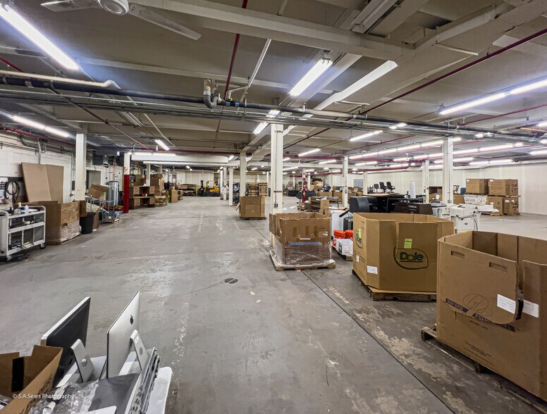 More Photos Of 63 Flansburg Ave, Dalton Flex For Sale