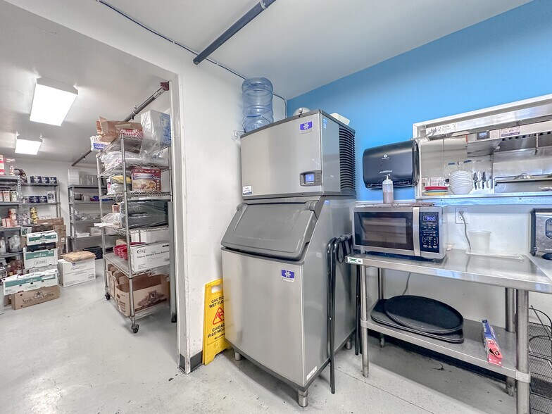 More Photos Of 215 E 2nd St, Bartlesville Auto Repair For Sale