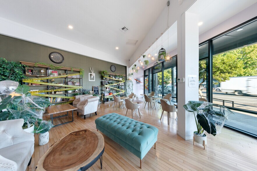 More Photos Of 5338 SE Foster Rd, Portland Storefront For Sale