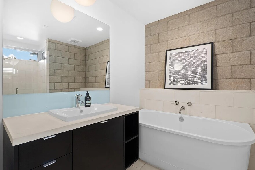 More Photos Of 3450 Cahuenga Blvd W, Los Angeles Office Residential For Sale