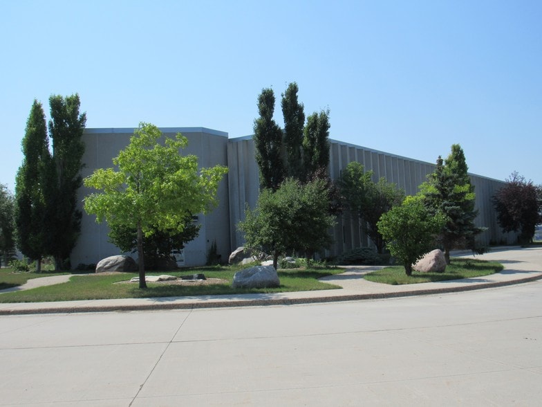 More Photos Of 3030 24th Ave S, Moorhead Light Manufacturing For Lease