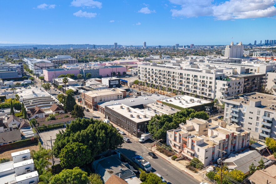 Primary Photo Of 6610 Lexington Ave, Los Angeles Showroom For Lease