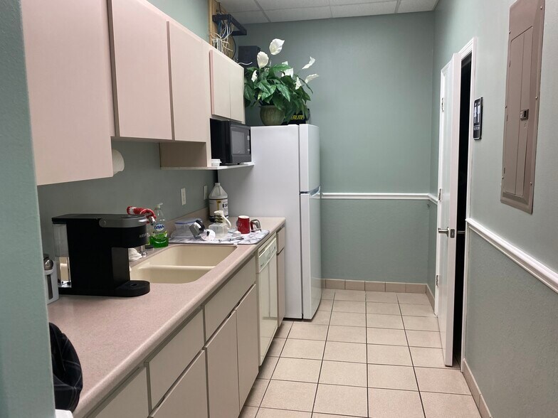More Photos Of 15437 S US Highway 441, Summerfield Medical For Sale