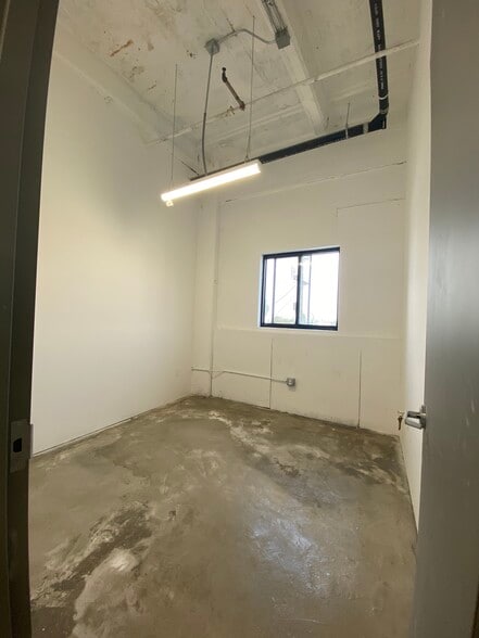 More Photos Of 901 E 31st St, Los Angeles Manufacturing For Lease