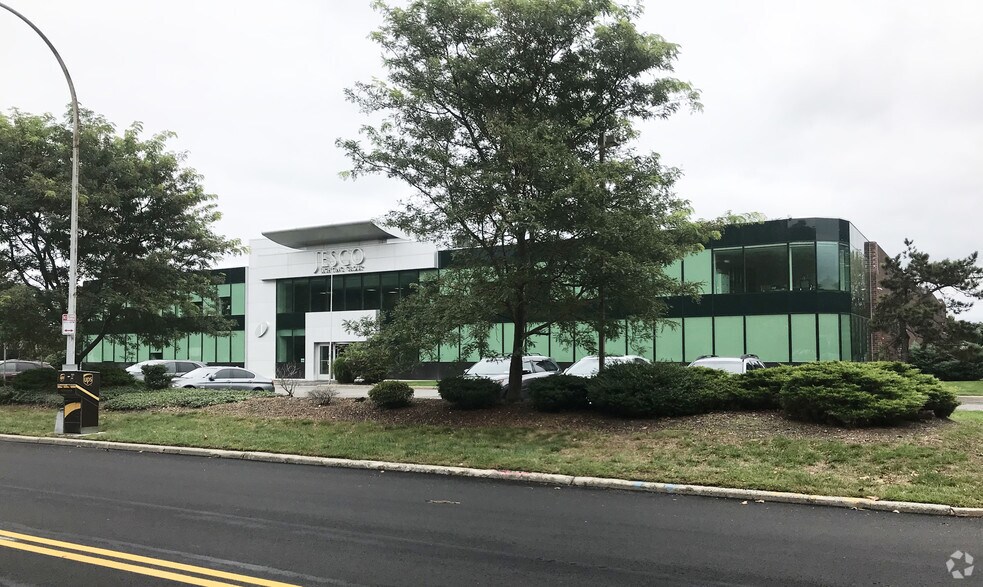More Photos Of 15 Harbor Park Dr, Port Washington Manufacturing For Lease