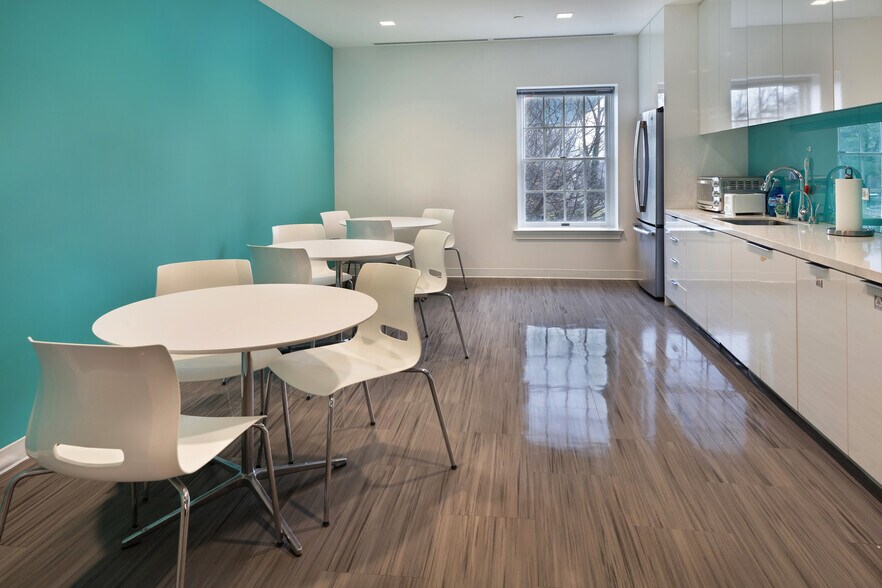 More Photos Of 17735 Georgia Ave, Olney Office For Sale