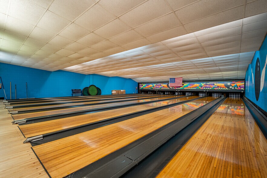 More Photos Of 675 Grant St, Winneconne Bowling Alley For Sale