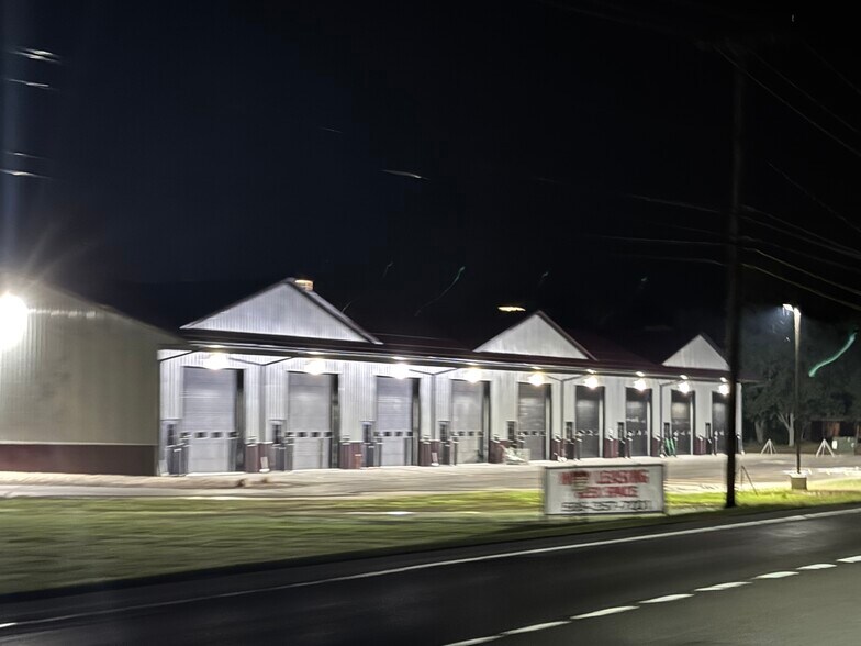 More Photos Of 10 Regency Oaks Blvd, Rochester Warehouse For Lease