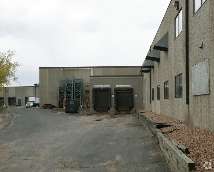 More Photos Of 2530-2570 Kasota Ave, Saint Paul Light Manufacturing For Lease