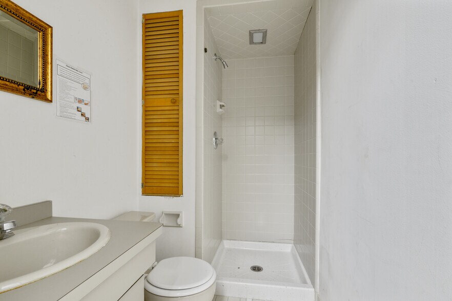 More Photos Of 127 Chestnut St, Roselle Park Storefront For Sale