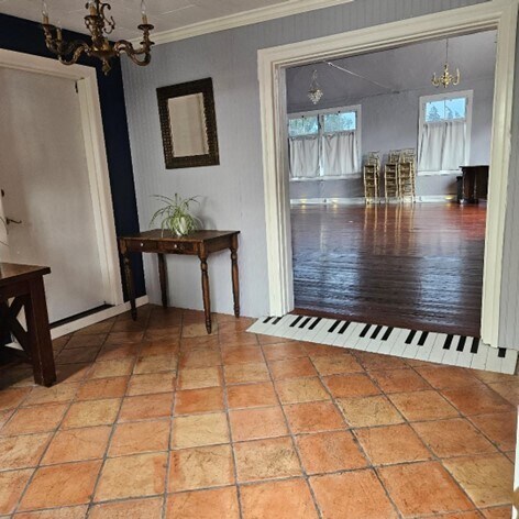 More Photos Of 155 N Elm St, Kalama Storefront Retail Residential For Sale