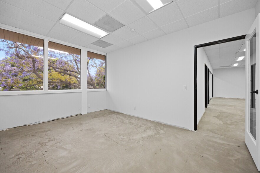 More Photos Of 250 El Camino Real, Tustin Office For Lease
