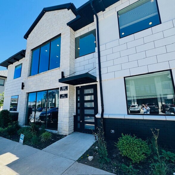 More Photos Of 7810 E 108th St, Tulsa Office For Sale