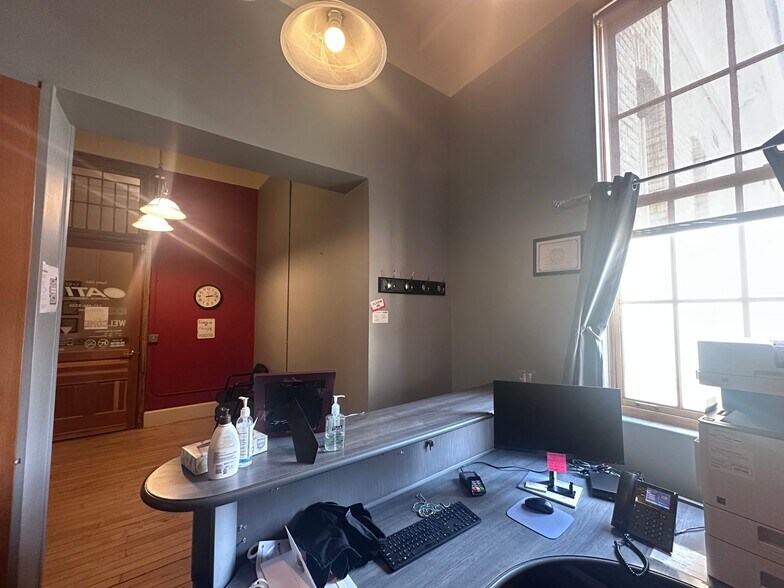 More Photos Of 830 Cottageview Dr, Traverse City Loft Creative Space For Sale