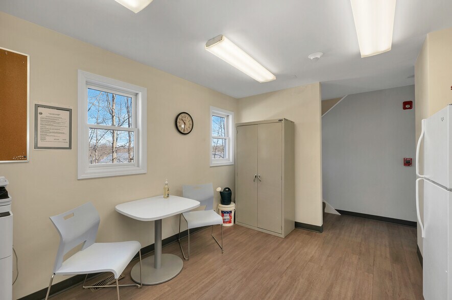 More Photos Of 252 Daniel Webster Hwy, Meredith Office For Sale