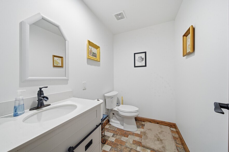 More Photos Of 601 S Cherokee St, Catoosa Office For Sale