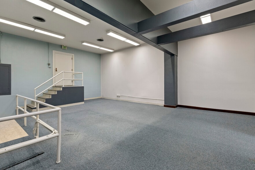 More Photos Of 1005 Main St, Buhl Storefront Retail Residential For Sale