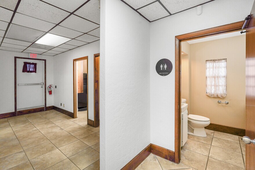 More Photos Of 537 10th St W, Bradenton Office For Lease