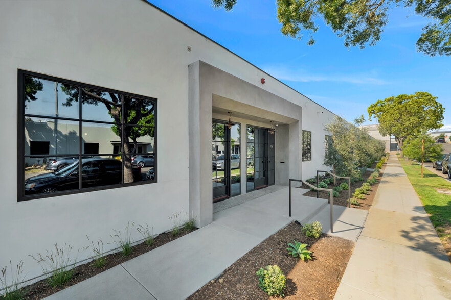 More Photos Of 769-791 Newton Way, Costa Mesa Showroom For Lease