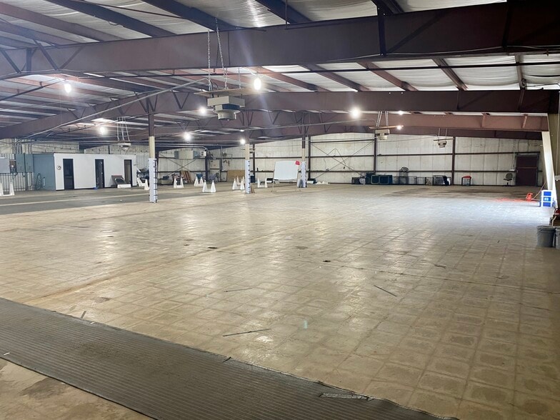 More Photos Of 203 S Madison St, Prairie City Warehouse For Sale