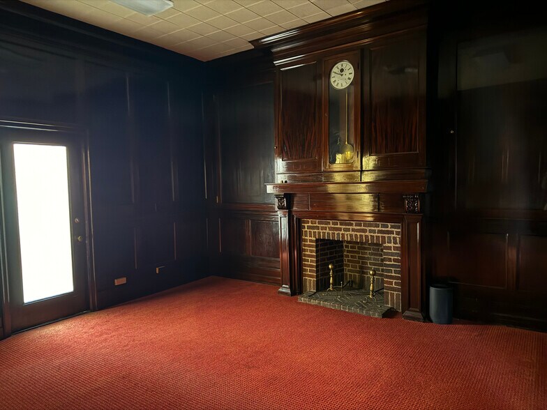 More Photos Of 305-307 E Main St, Front Royal Office For Sale