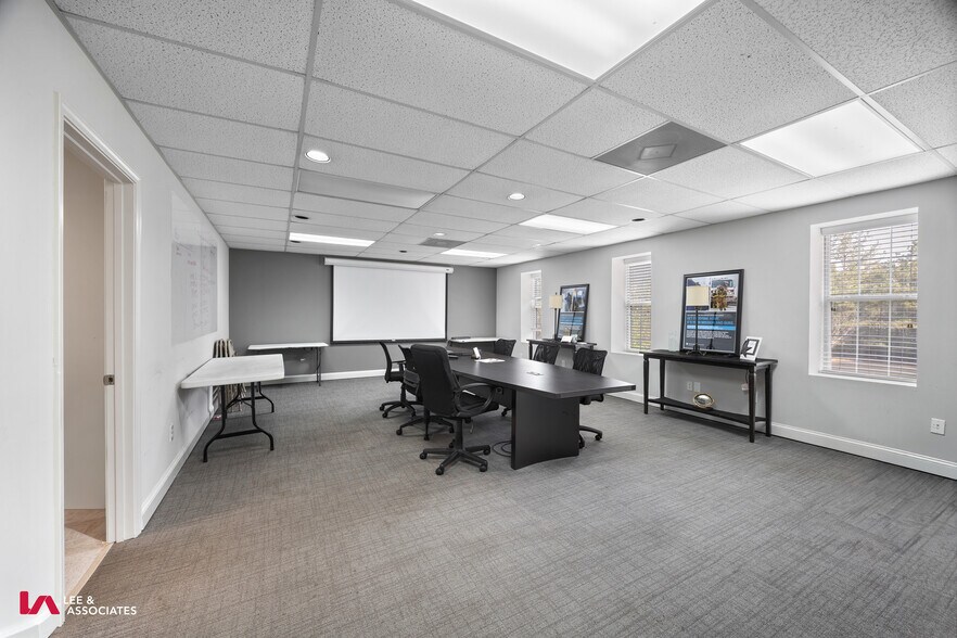 More Photos Of 885 Cripple Creek Dr, Lawrenceville Warehouse For Lease