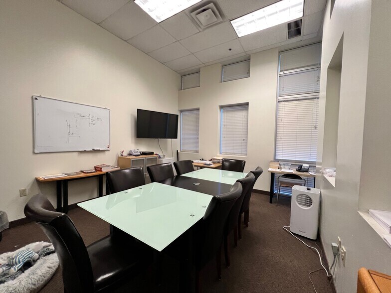 More Photos Of 2222 W Parkside Ln, Phoenix Research And Development For Sale