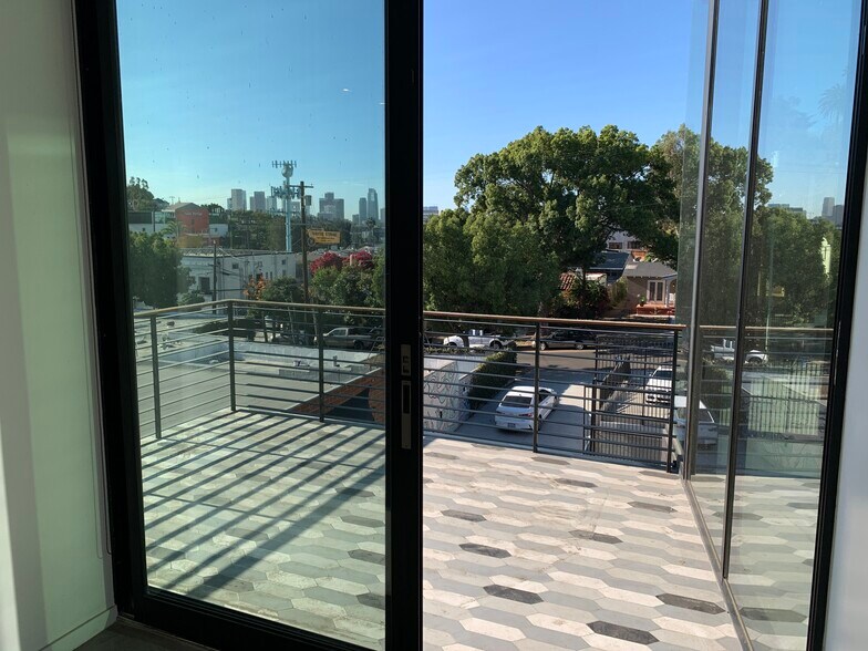 More Photos Of 2219 Aaron St, Los Angeles Loft Creative Space For Lease