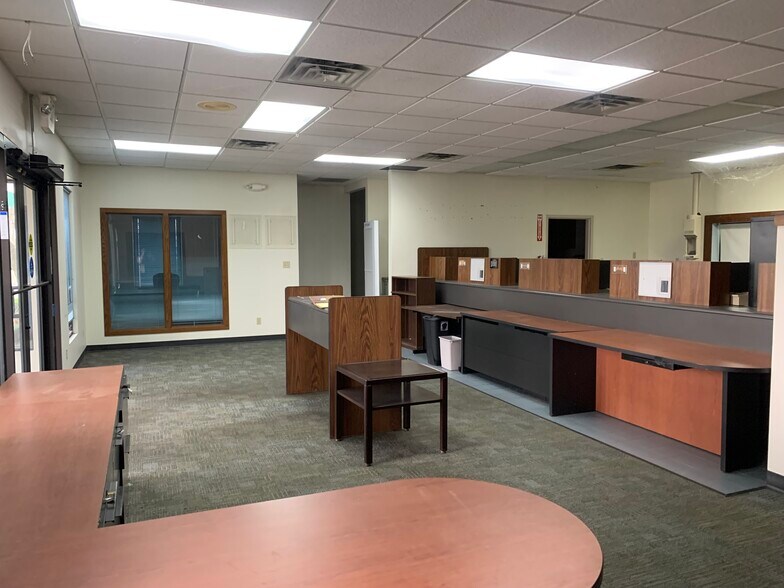 More Photos Of 339 E 1st St, Roanoke Bank For Lease