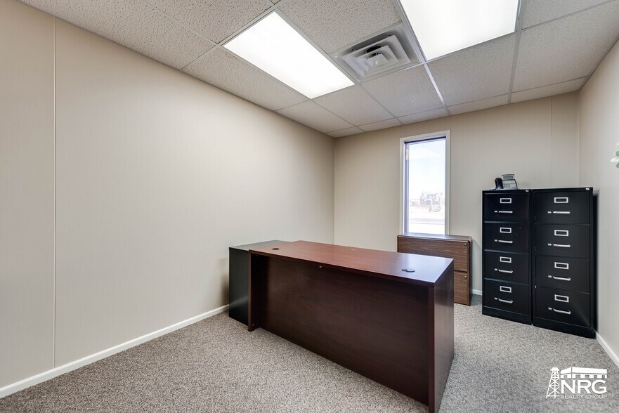 More Photos Of 800 S Meadow Ave, Odessa Warehouse For Sale