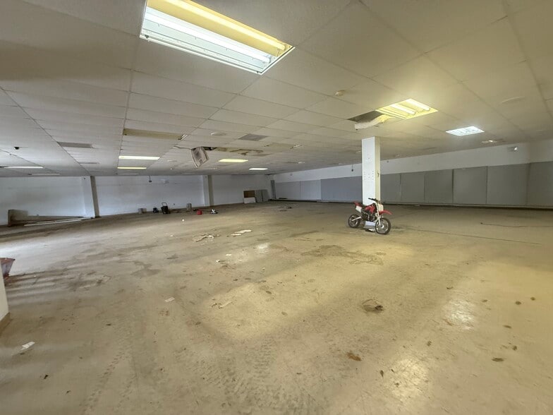 More Photos Of 1041 Highway 280/431 Byp, Phenix City Light Distribution For Lease