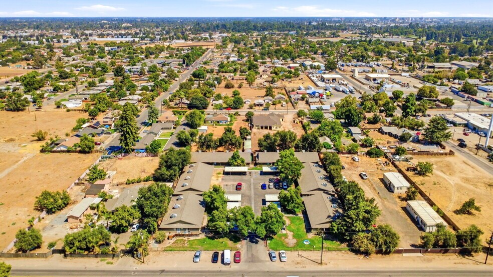 More Photos Of 1262 N Marks Ave, Fresno Apartments For Sale