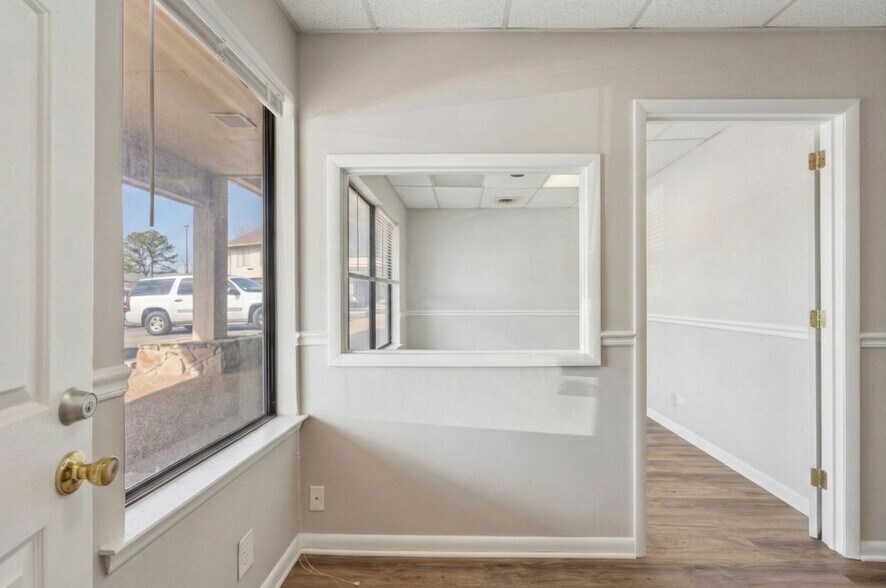 More Photos Of 165 Belle Forest Cir, Nashville Office For Sale