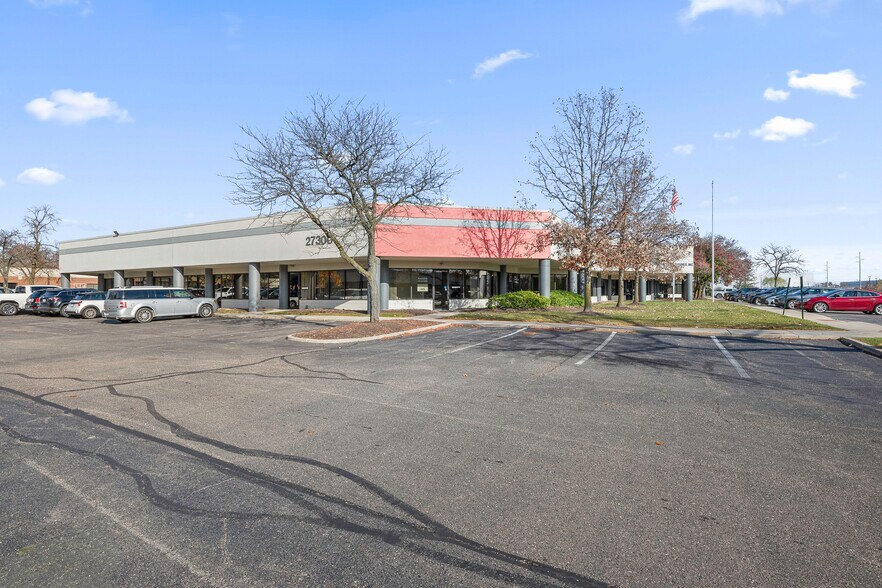 More Photos Of 27200 Haggerty Rd, Farmington Hills Unknown For Lease