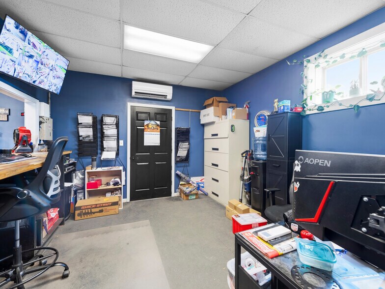 More Photos Of 2109 Spartanburg Hwy, East Flat Rock Industrial For Lease