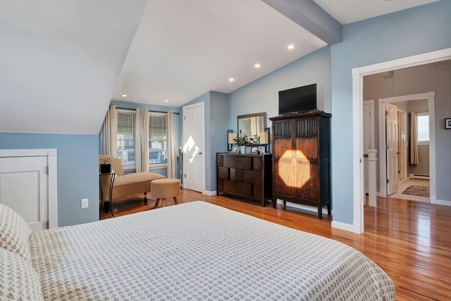 More Photos Of 139 A Bradford St, Provincetown Storefront Retail Residential For Sale