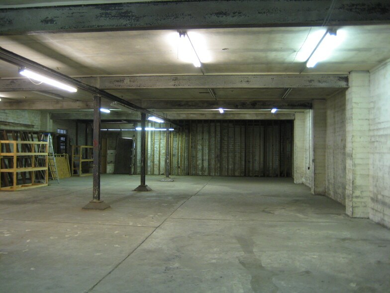 More Photos Of 1514 S Monroe St, Tallahassee Warehouse For Lease