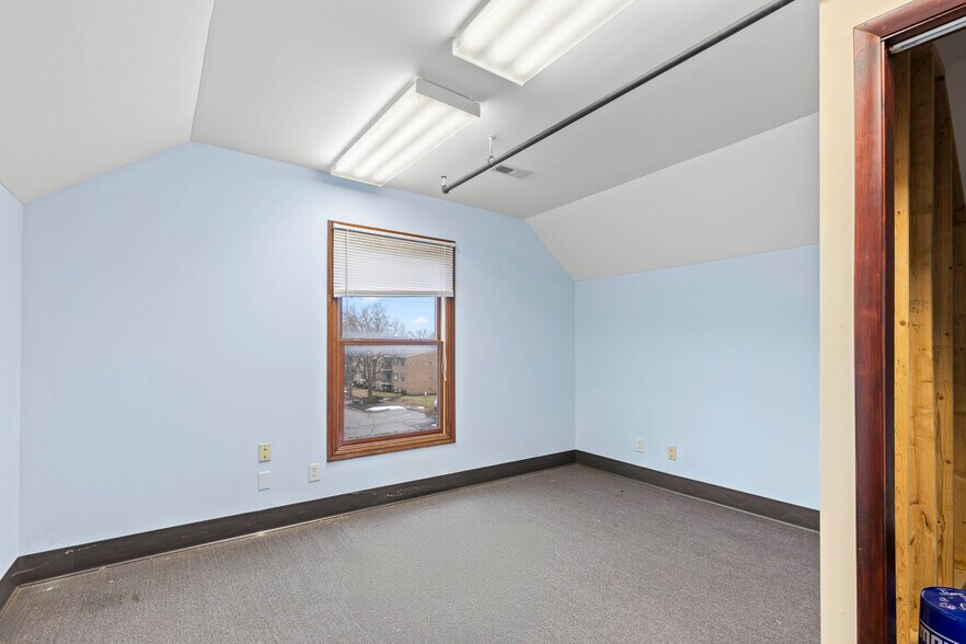 More Photos Of 132 N High St, Gahanna Office For Sale