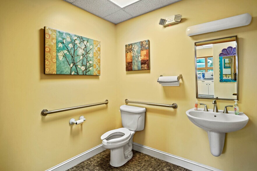 More Photos Of 404 Kiva Ct, Santa Fe Medical For Lease