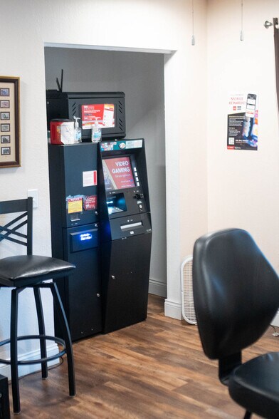 More Photos Of 402 Mae Orr St, Enfield Hotel For Sale