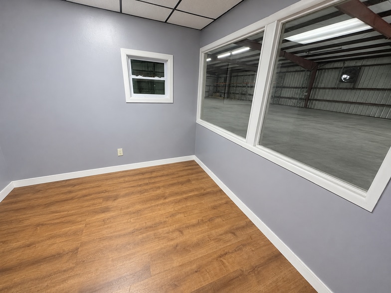 More Photos Of 4612 107th Cir N, Clearwater Manufacturing For Sale
