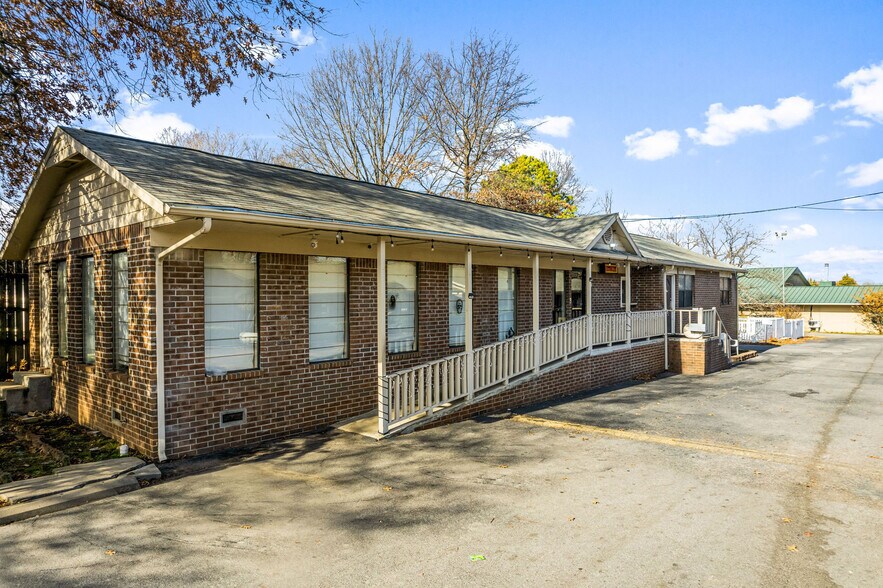 More Photos Of 2600 S Muskogee Ave, Tahlequah Hotel For Sale