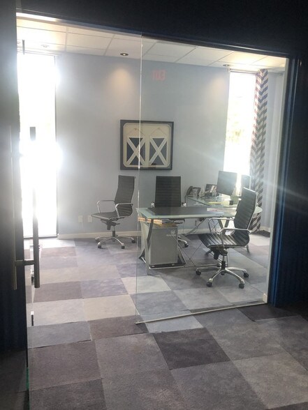 More Photos Of 3330 W Cypress St, Tampa Office For Sale