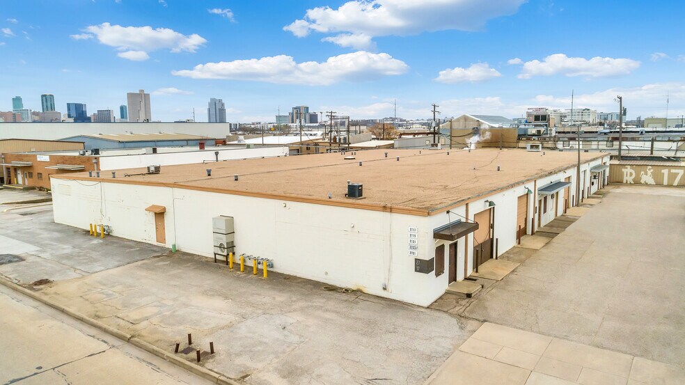 More Photos Of 2711-2725 Cullen St, Fort Worth Distribution For Lease