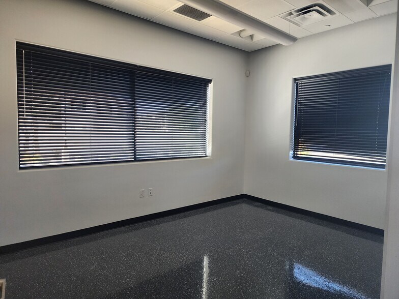 More Photos Of 2221 W Pecos Rd, Chandler Warehouse For Lease