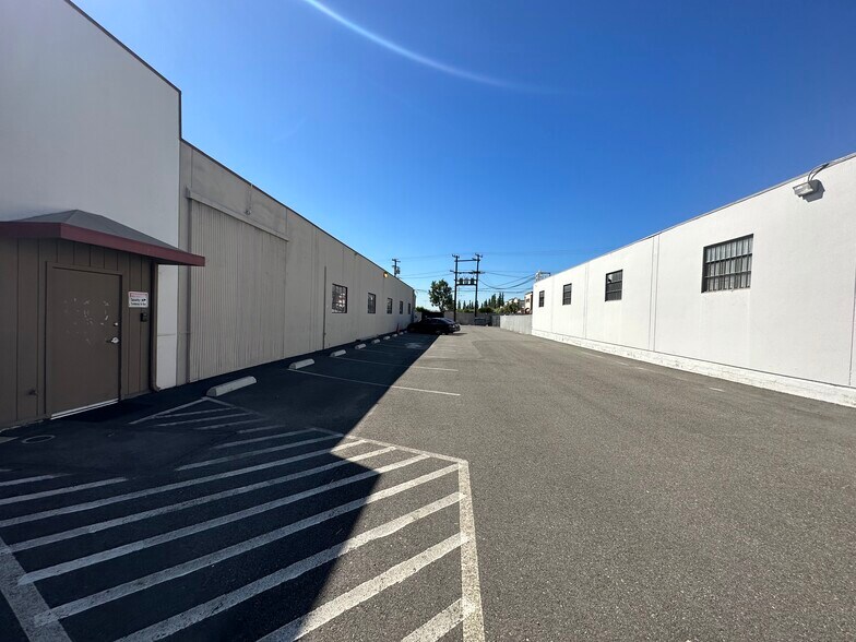 More Photos Of 1017 S Mountain Ave, Monrovia Manufacturing For Lease