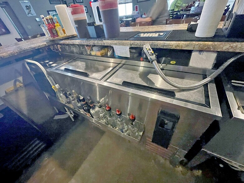 More Photos Of 109 S Maple St, Mulberry Grove Restaurant For Sale