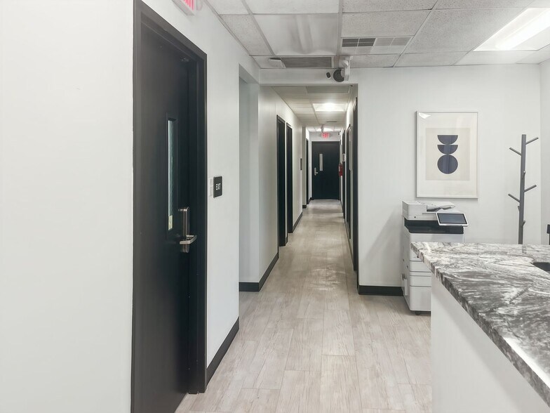 More Photos Of 2303 W Morehead St, Charlotte Coworking Space